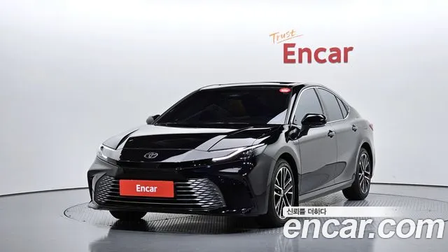 Toyota Camry 2025 — photo 1