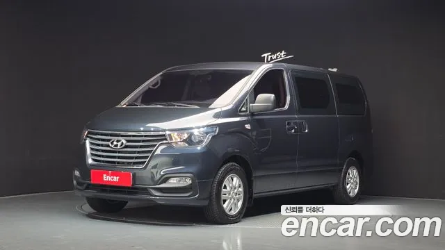 Hyundai Starex 2018 — photo 1