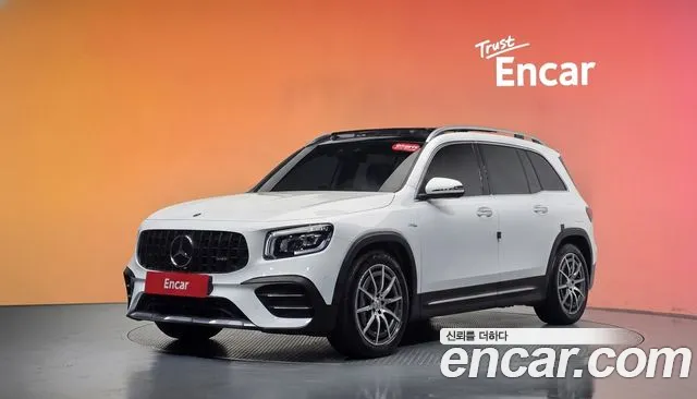 Mercedes-Benz GLB-Class 2023 — photo 1