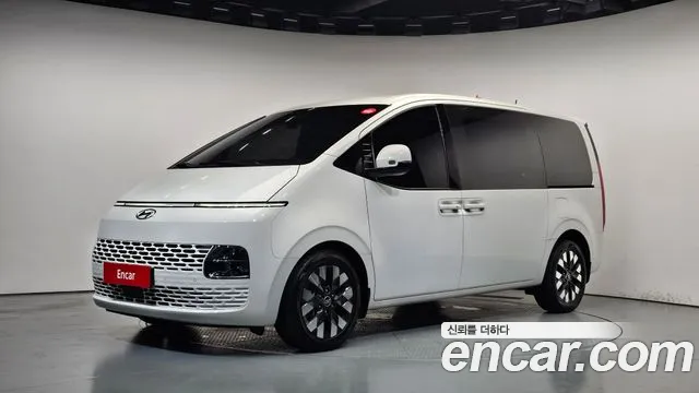 Hyundai Staria 2023 — photo 1