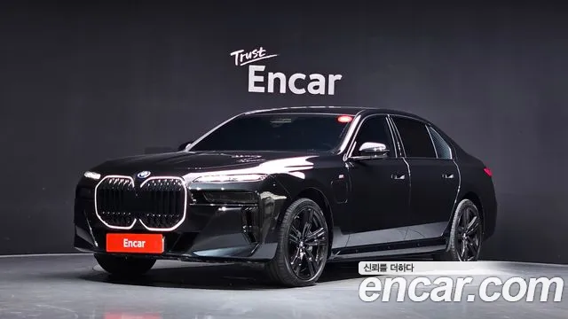 BMW 7-Series 2023 — photo 1