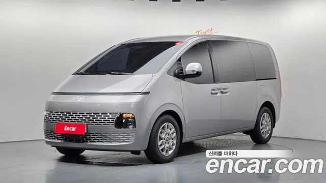 Hyundai Staria 2025 — photo 1
