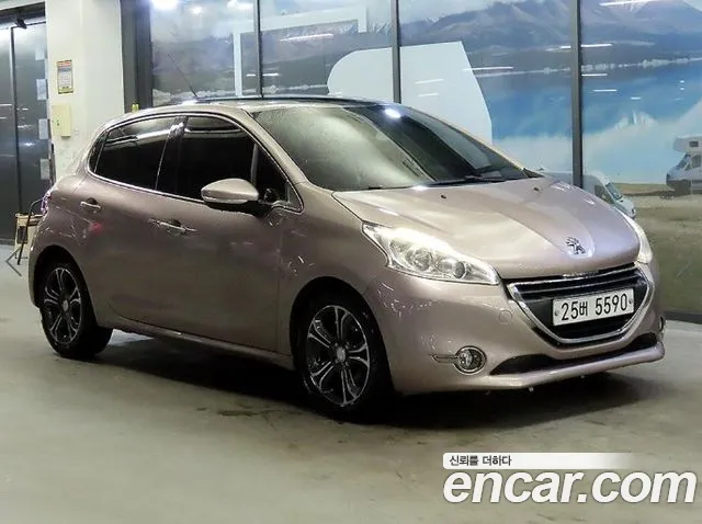 Peugeot 208 2013 — photo 1