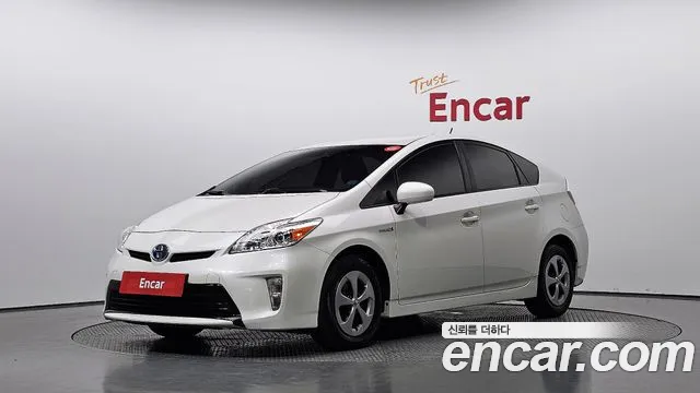 Toyota Prius 2015 — photo 1