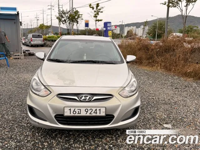 Hyundai Accent 2012 — photo 1
