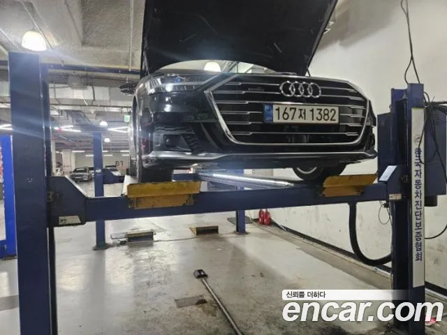 Audi A8 2021 — photo 1