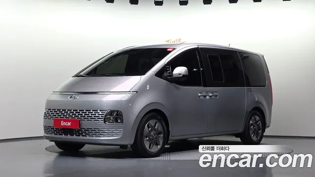 Hyundai Staria 2023 — photo 1