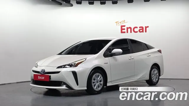 Toyota Prius 2019 — photo 1