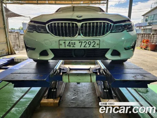 BMW 3-Series 2019 — photo 1
