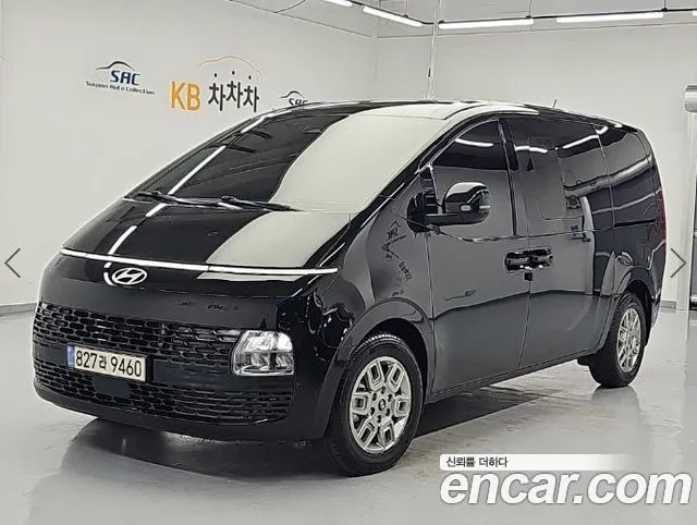 Hyundai Staria 2025 — photo 1