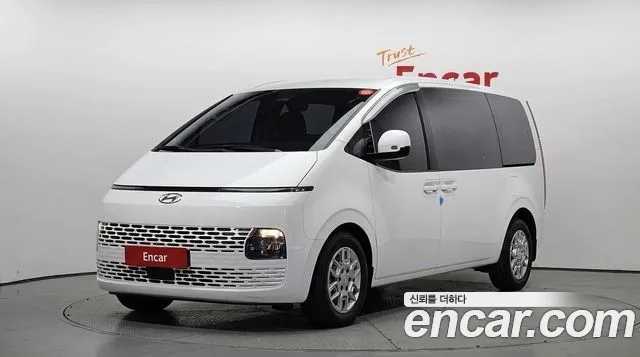 Hyundai Staria 2024 — photo 1