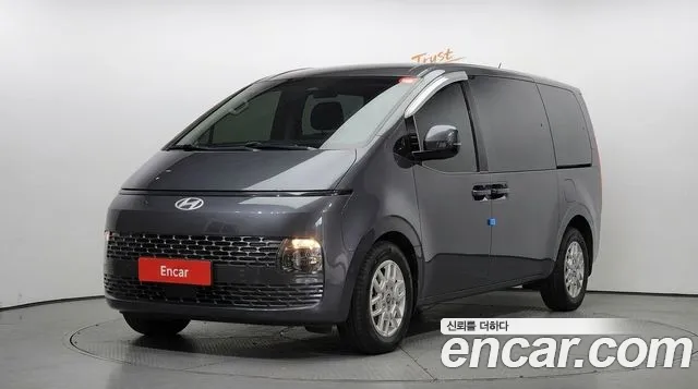 Hyundai Staria 2025 — photo 1