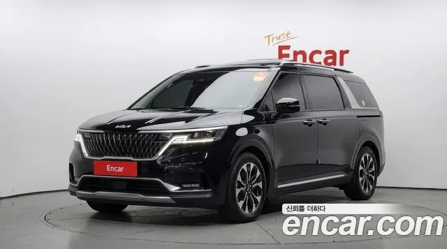 Kia Canival 2023 — photo 1