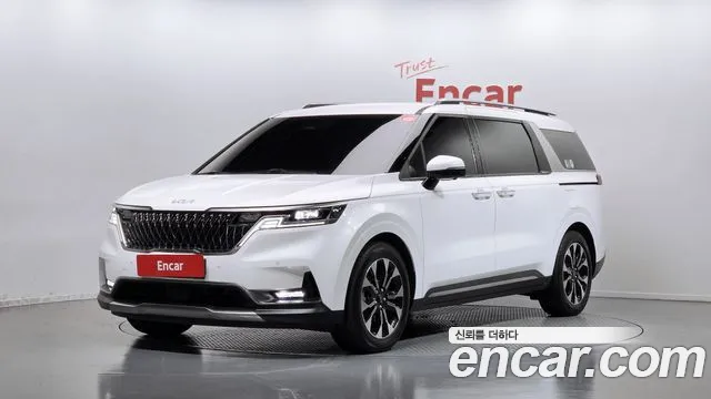 Kia Canival 2023 — photo 1