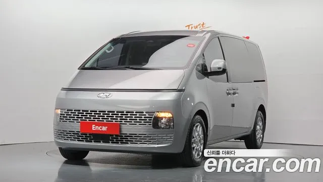 Hyundai Staria 2022 — photo 1
