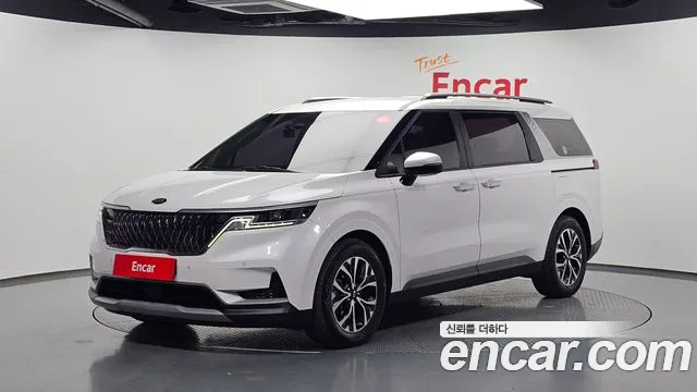 Kia Canival 2021 — photo 1