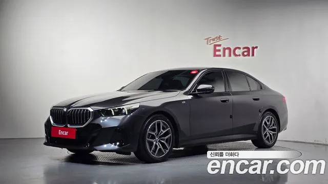 BMW 5-Series 2024 — photo 1