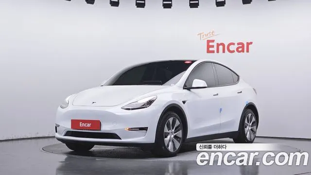 Tesla Model Y 2021 — photo 1