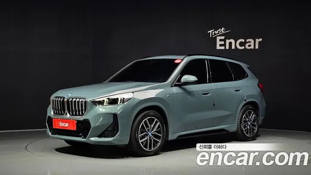BMW iX1 2023 — photo 1