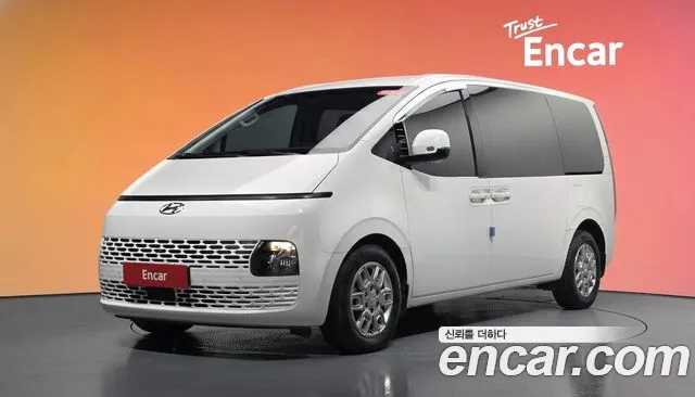 Hyundai Staria 2023 — photo 1