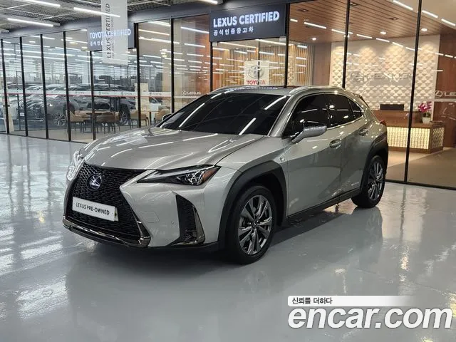 Lexus UX 2021 — photo 1