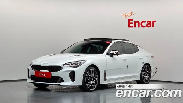 Kia Stinger 2023 — photo 1