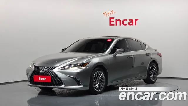 Lexus ES 2025 — photo 1