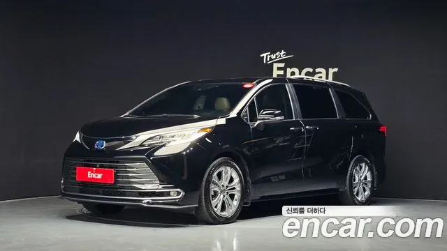 Toyota Sienna 2022 — photo 1