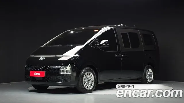 Hyundai Staria 2025 — photo 1