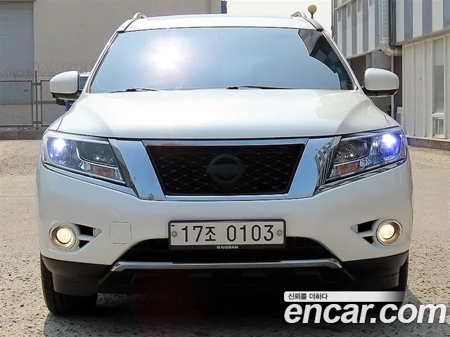 Nissan Pathfinder 2016 — photo 1