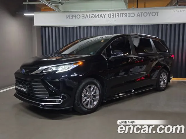 Toyota Sienna 2024 — photo 1