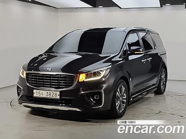 Kia Canival 2019 — photo 1