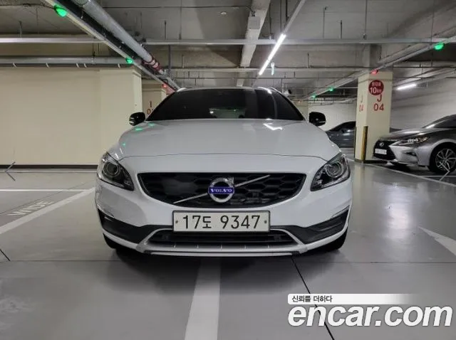 Volvo V60 2018 — photo 1