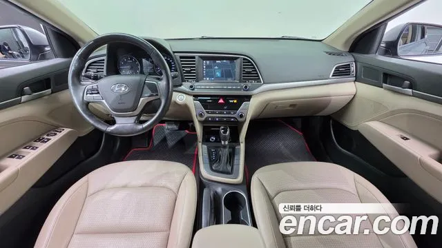 Hyundai AVANTE 2017 — photo 1