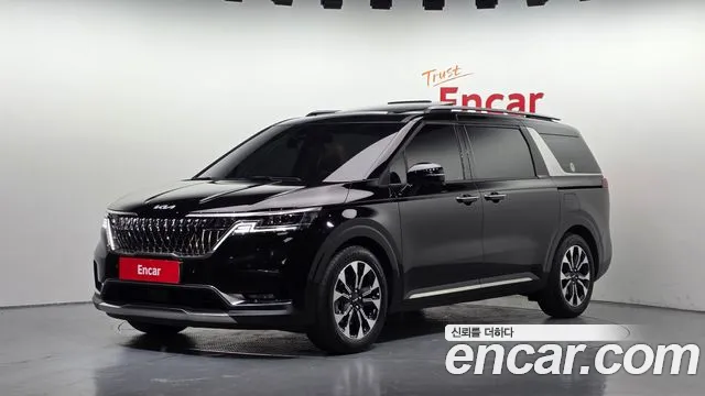 Kia Canival 2023 — photo 1