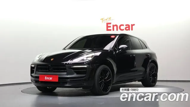 Porsche Macan 2023 — photo 1