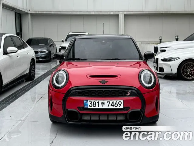 Mini Cooper 2024 — photo 1