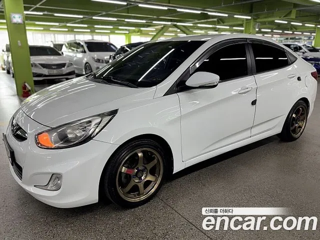 Hyundai Accent 2012 — photo 1