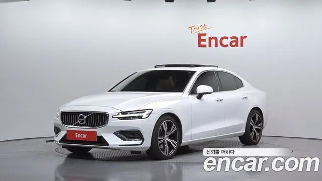 Volvo S60 2022 — photo 1