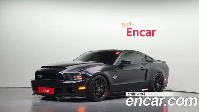 Ford Mustang 2010 — photo 1