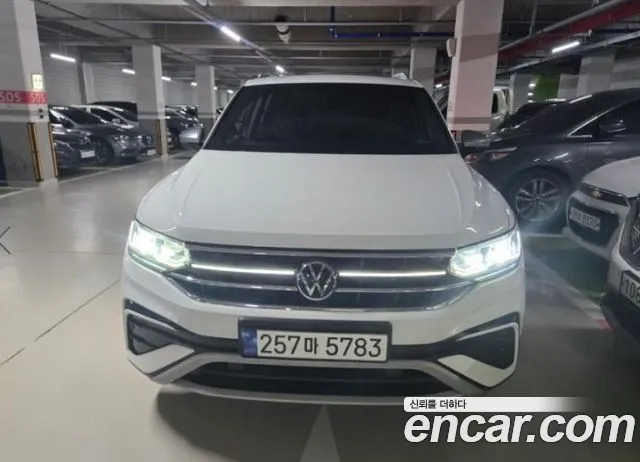Volkswagen Tiguan 2023 — photo 1