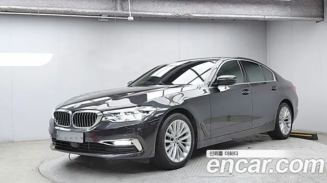 BMW 5-Series 2020 — photo 1