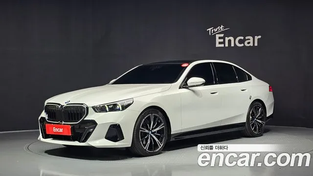 BMW 5-Series 2026 — photo 1