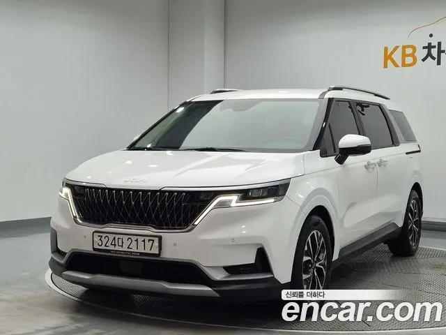 Kia Canival 2023 — photo 1