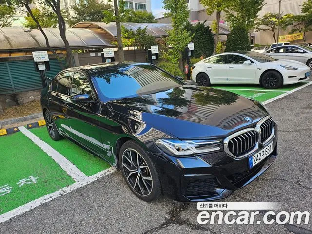 BMW 5-Series 2023 — photo 1