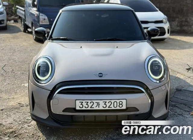 Mini Cooper 2023 — photo 1