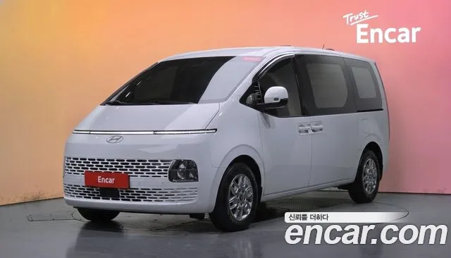 Hyundai Staria 2025 — photo 1