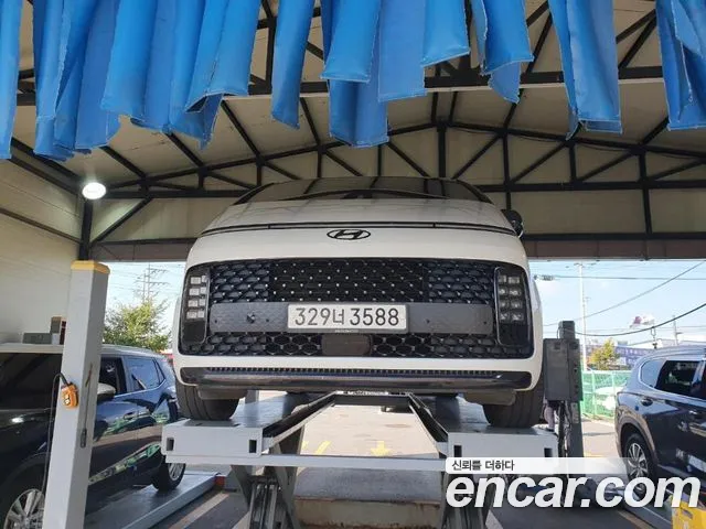 Hyundai Staria 2022 — photo 1