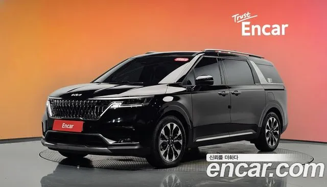 Kia Canival 2023 — photo 1