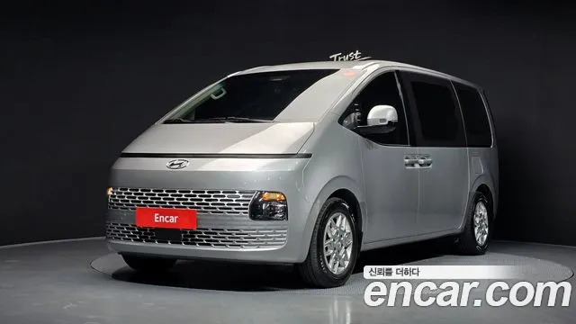 Hyundai Staria 2023 — photo 1
